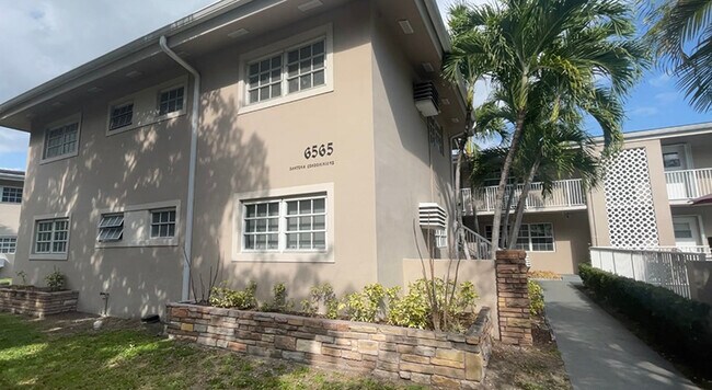 Building Photo - 6565 Santona St