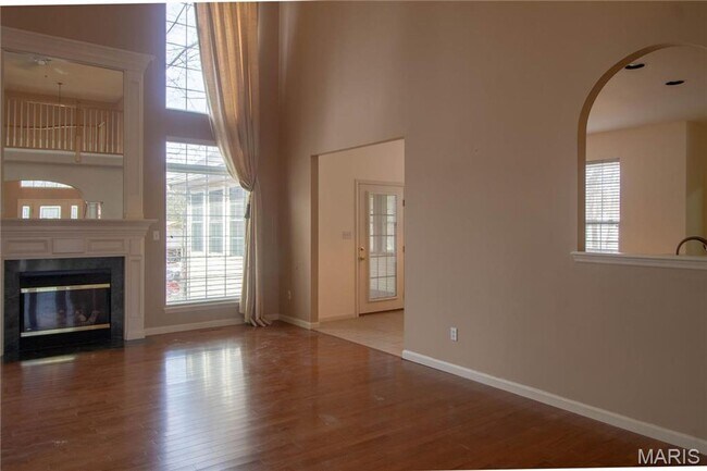 Building Photo - Welcome to this beautiful 3-bedroom spacio...