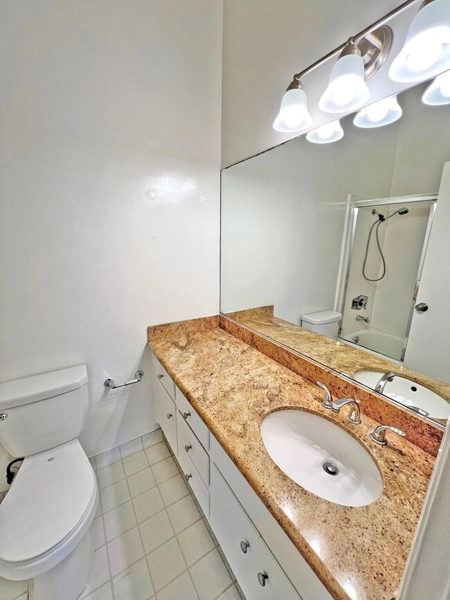 Building Photo - 11936 Darlington Ave