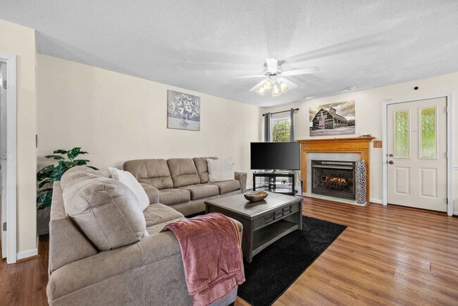 Building Photo - 3409 Summerfield Dr
