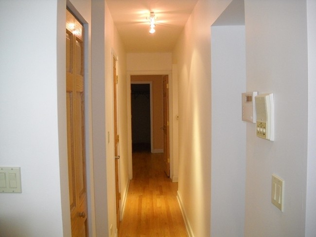 Interior Photo - 1137 E Hyde Park Blvd