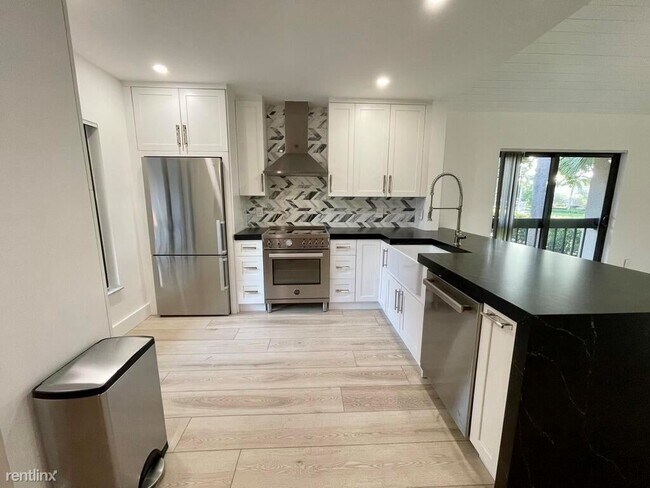 Foto del edificio - 2 br, 2 bath Condo - 350 Club Cir Apt 207