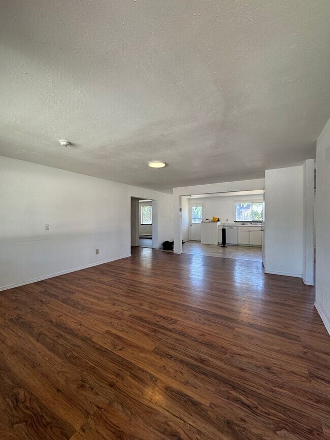 Foto del edificio - PET FRIENDLY 4 Bedroom 2 Bath