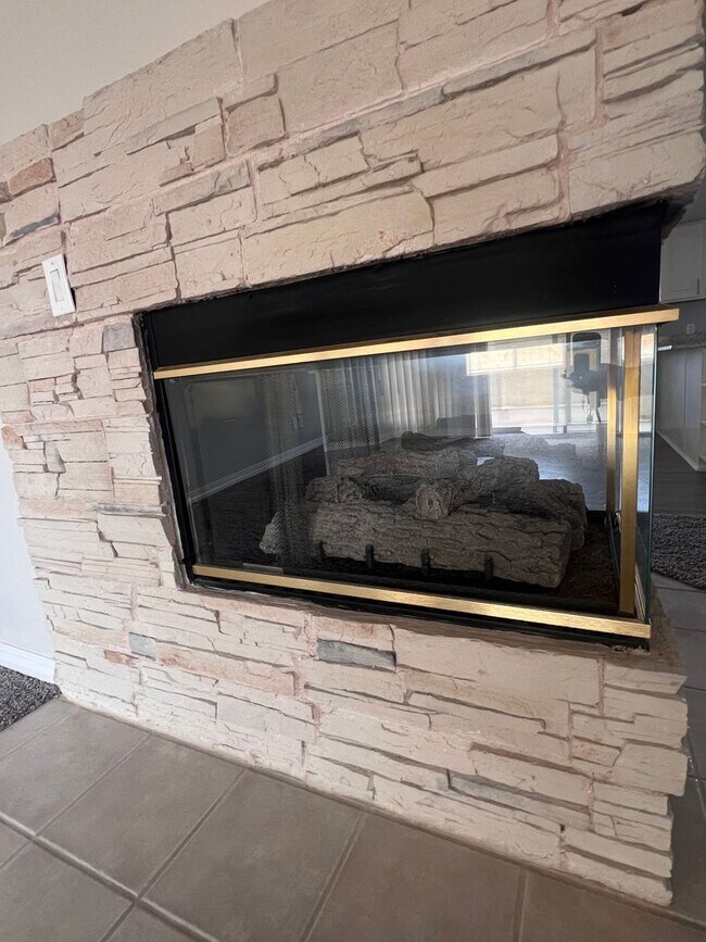 Building Photo - Gorgeous apartment with granite counter tops!