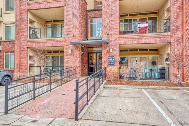 Building Photo - 307 Inverness Way S