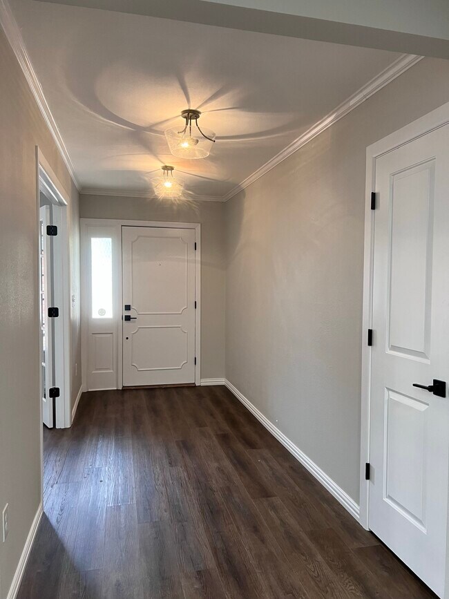 Front Entry - 6403 Dreyfuss Rd