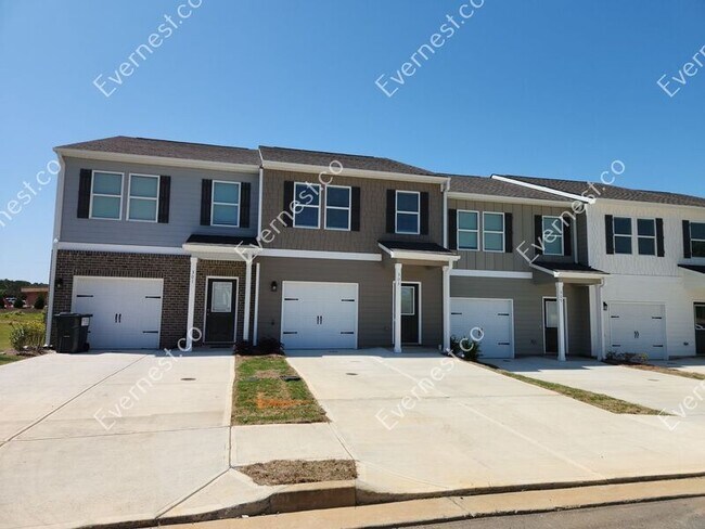 Foto del edificio - 303 Rolling Green Dr NW