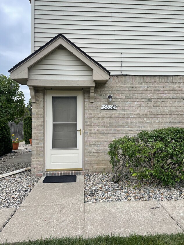 Foto principal - 38589 Wellington Dr