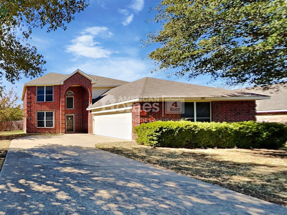 Primary Photo - 211 Cobblestone Circle