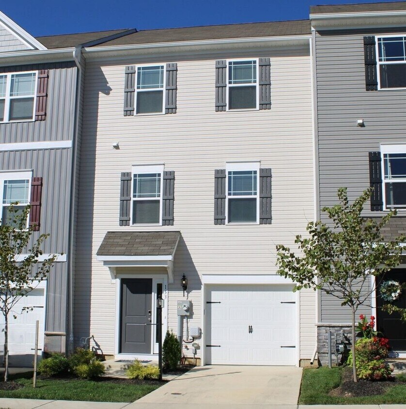 Primary Photo - Townhouse
