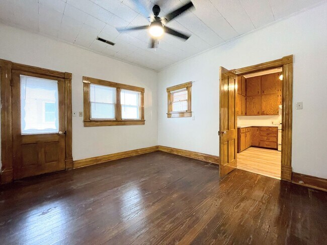 Building Photo - 2 Bedroom 1 Bathroom Bungalow