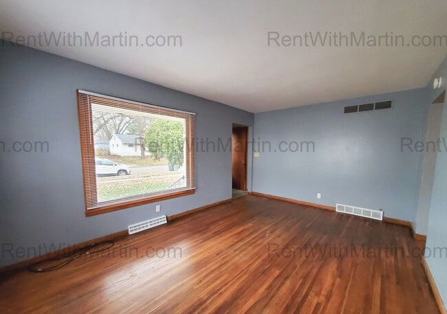 Foto del edificio - 736 Sherman Ave