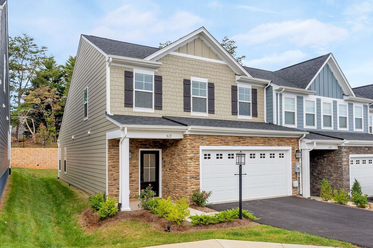 Foto principal - Stunning Like-New Villa Home in Crozet