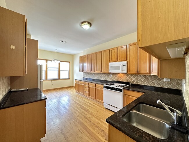 Foto del edificio - 2136 W Chicago Ave