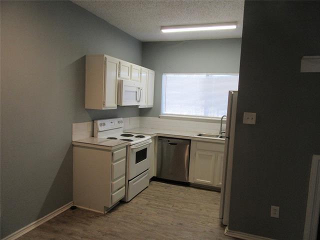 Building Photo - 7126 Holly Hill Dr