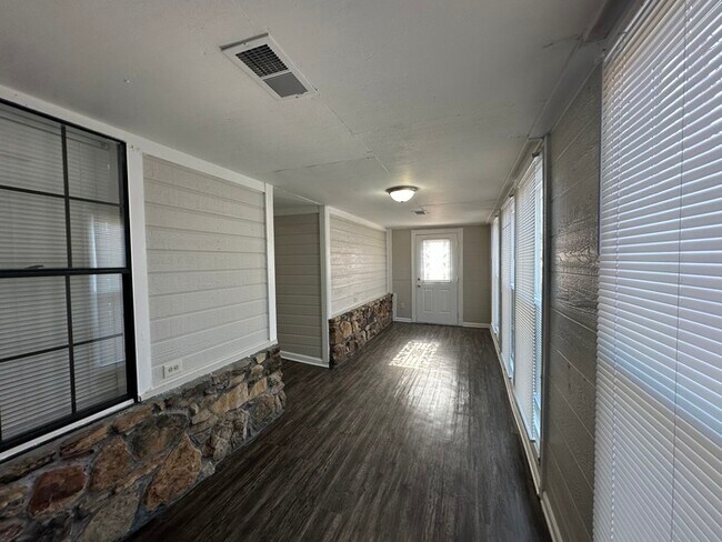 Building Photo - 4188 Abelia Hill Dr