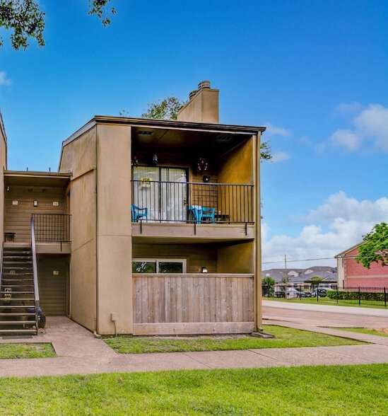 Foto principal - 3300 Pebblebrook Dr