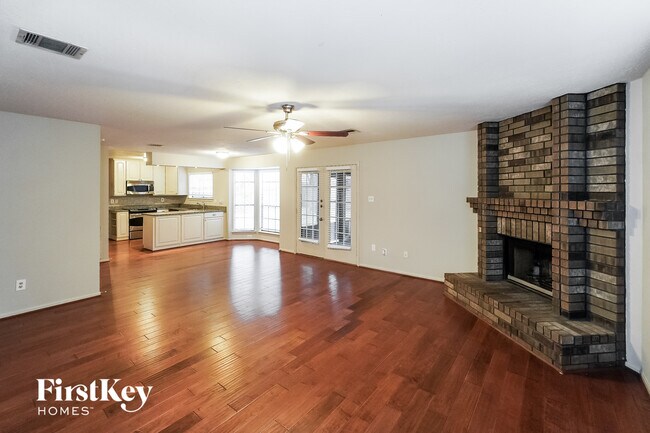 Foto del edificio - 16810 Poplar Hill St