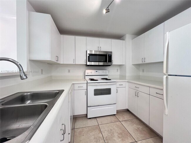 Building Photo - 50 Menores Ave