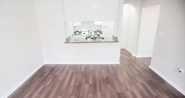 Foto del edificio - Beautiful 1/1 Pool View Condo x Rent @ Upt...