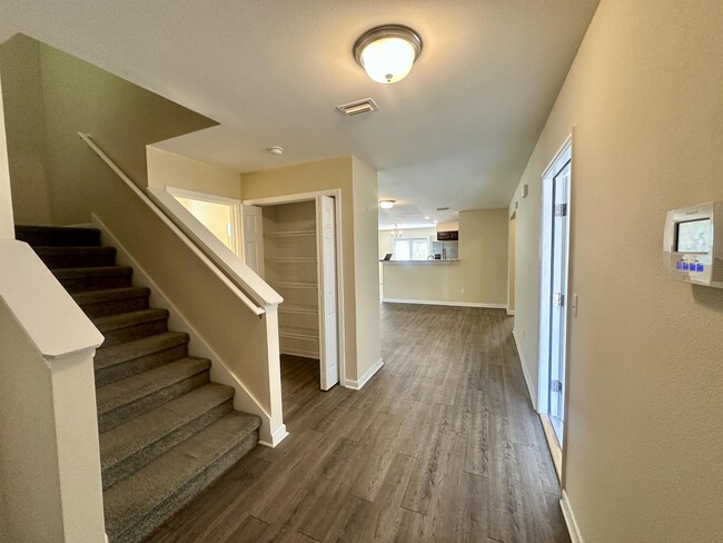 Foto del edificio - 1060 Lacey Ln