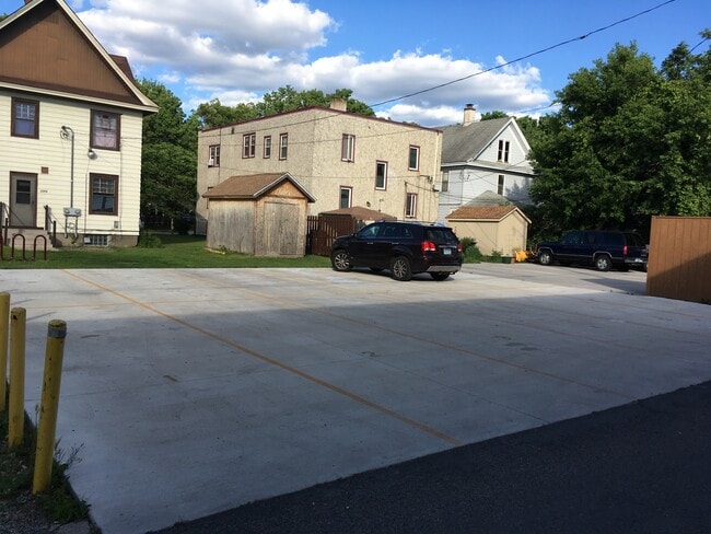 Building Photo - 3204 Minnehaha Ave