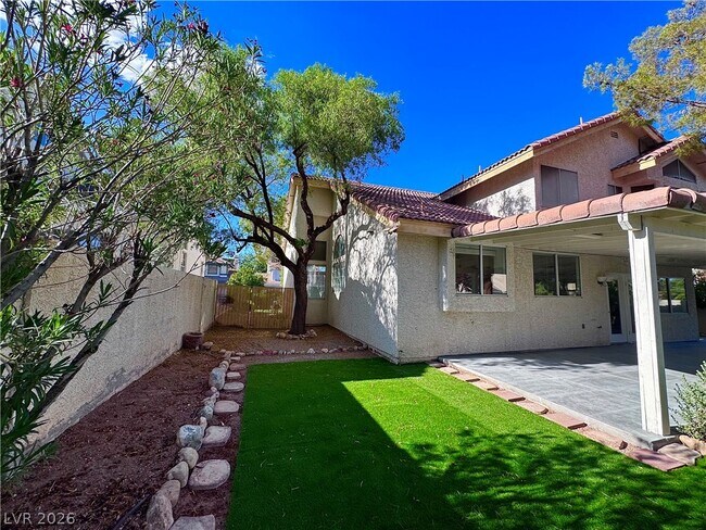 Foto del edificio - 9721 Cascade Falls Ave