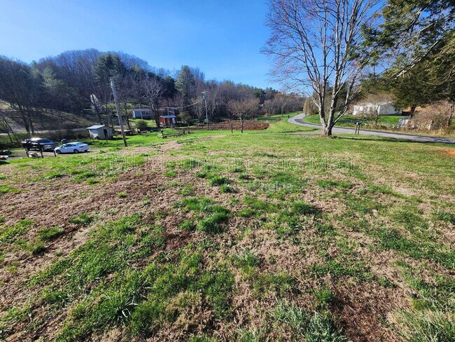 Foto del edificio - 102 Indian Camp Branch Rd