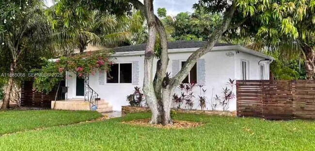 Foto del edificio - 601 NW 116th St