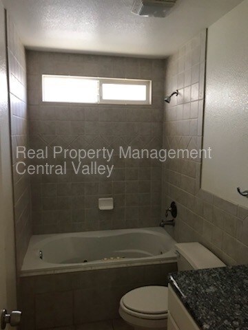 Building Photo - Modesto 2 Bedroom 2 Bath Duplex