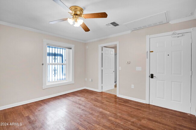 Foto del edificio - 5753 W Glendale Ave