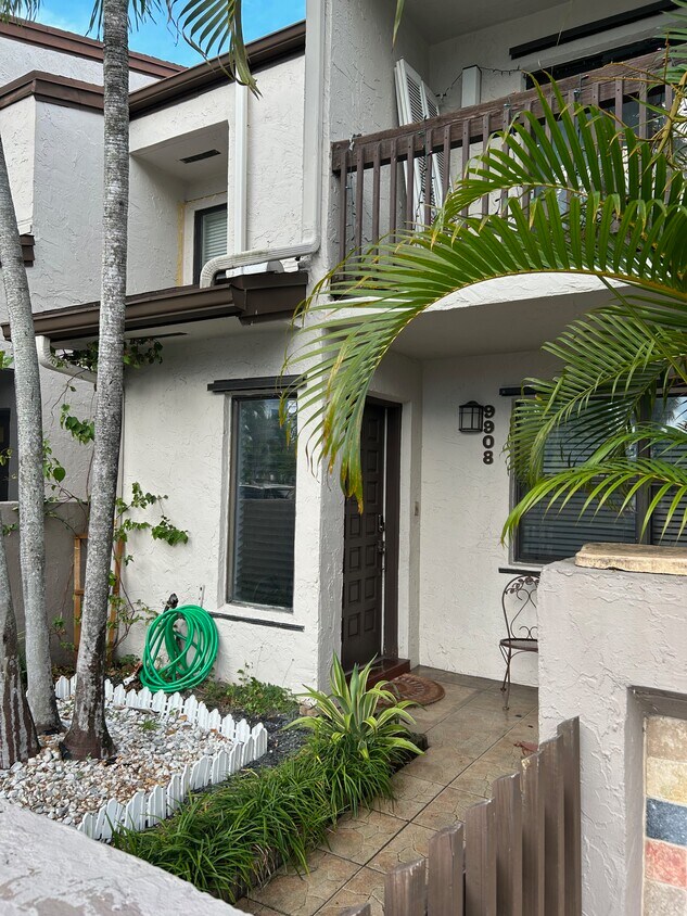 Primary Photo - 9908 NW 41st St