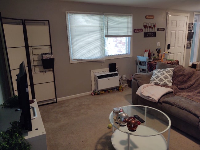 Building Photo - 635 W 25th St