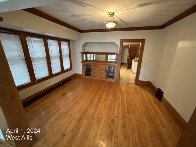 Building Photo - 1721 S 59th St
