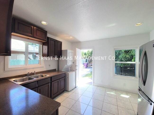 Building Photo - 12 53rd St