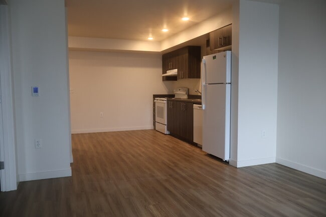 Vista de la cocina desde la sala de estar - Madrona Square