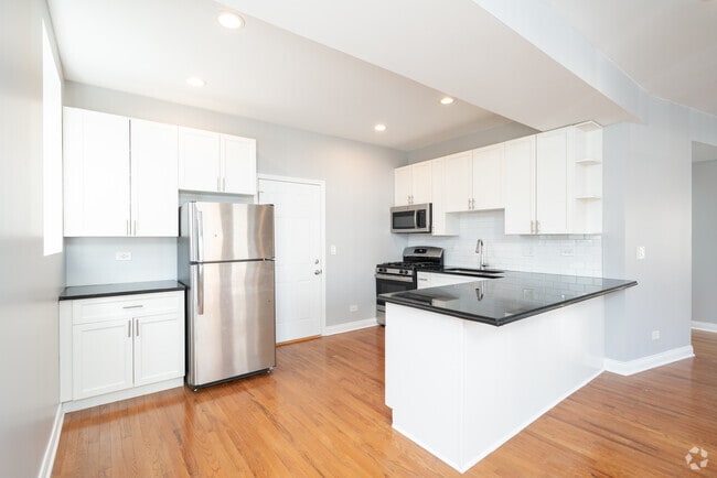 Interior Photo - 1145 W Lunt Ave