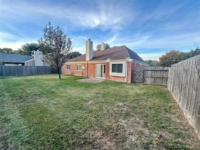 Foto del edificio - 15127 Howland St