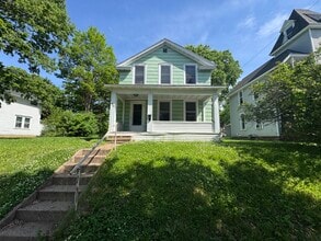 Building Photo - 428 Niagara St