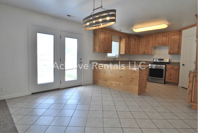 Building Photo - 1248 N 550 W