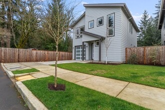 Building Photo - 13828 SE Glenwood St