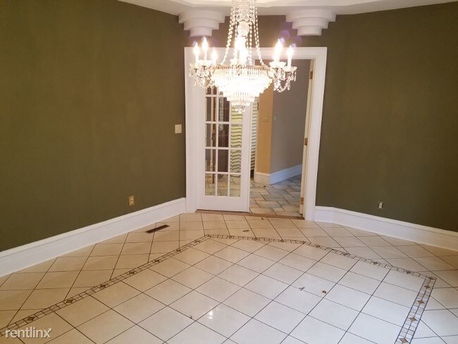 Building Photo - 3 br, 1.5 bath Townhome - 74 William St