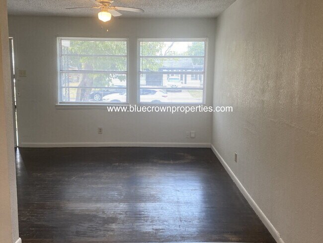 Foto del edificio - 1701 Longview St