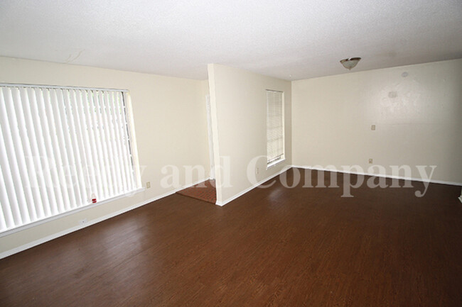 Foto del edificio - 3236 Ashwood St