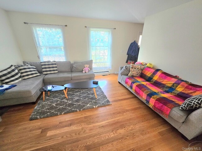 Building Photo - 21 Bentay Dr