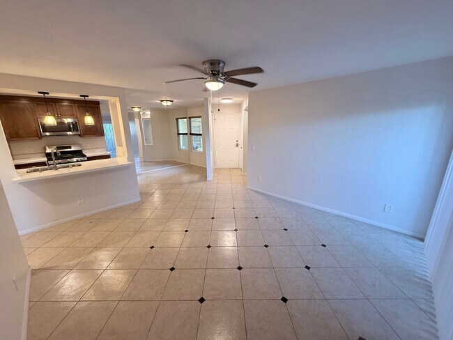 Foto del edificio - Eastlake Shores Downstairs Condo feat. Two Bedrooms and Two Bathrooms
