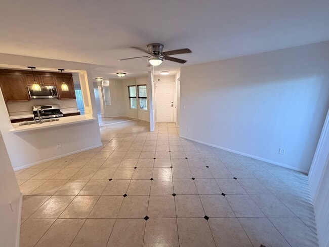 Building Photo - Eastlake Shores Downstairs Condo feat. Two Bedrooms and Two Bathrooms