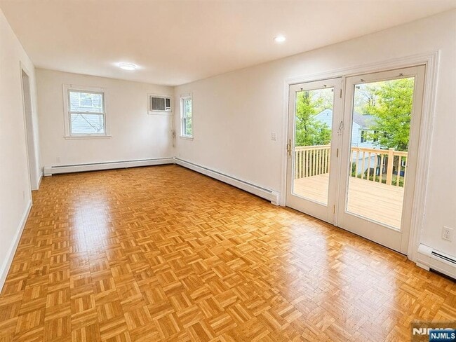 Building Photo - 1106 Bromley Ave