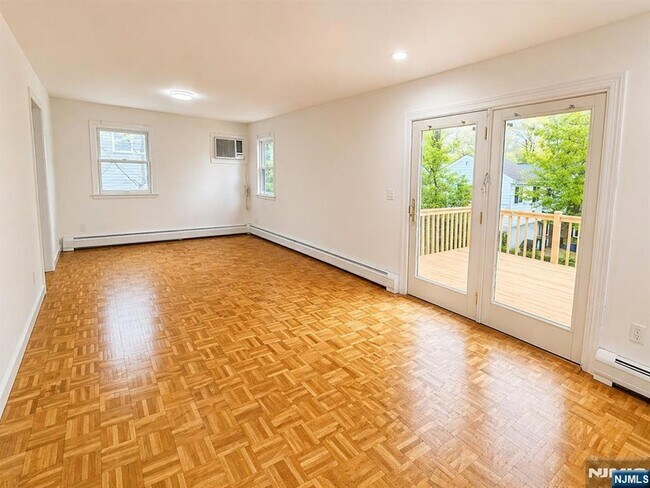 Foto del edificio - 1106 Bromley Ave