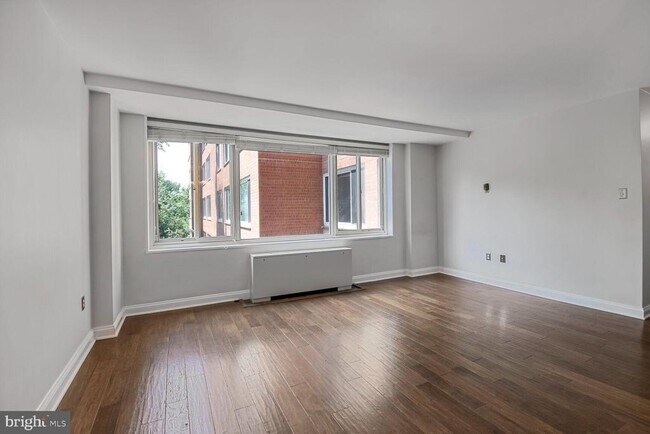 Foto del edificio - 4000 Tunlaw Rd NW